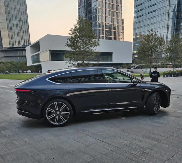 蔚來ET9內(nèi)飾諜照曝光，豪華與科技并存-有駕