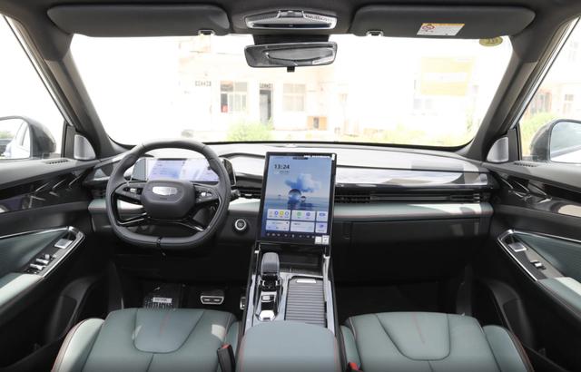 好看、好開還智能，優(yōu)惠后8.78萬起步的吉利新博越，能否讓你滿意-有駕