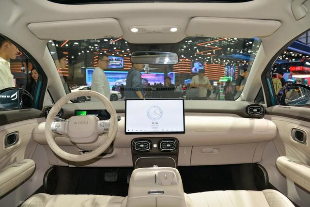 這尺寸都趕上緊湊型車了！埃安UT將2月份上市，火不火就看價格了-有駕