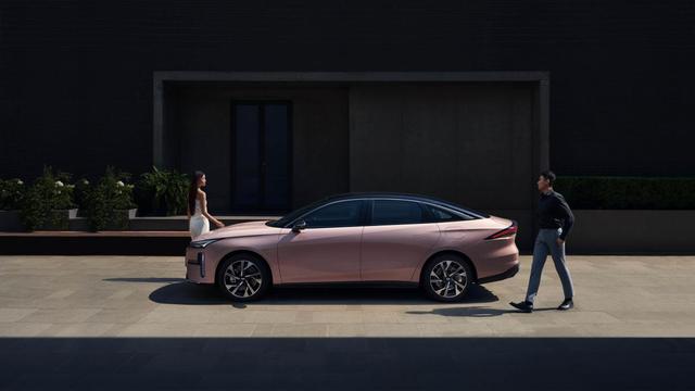 顏值與安全兼?zhèn)洌y河L6創(chuàng)想版帶你進(jìn)入都市麗人行列-有駕