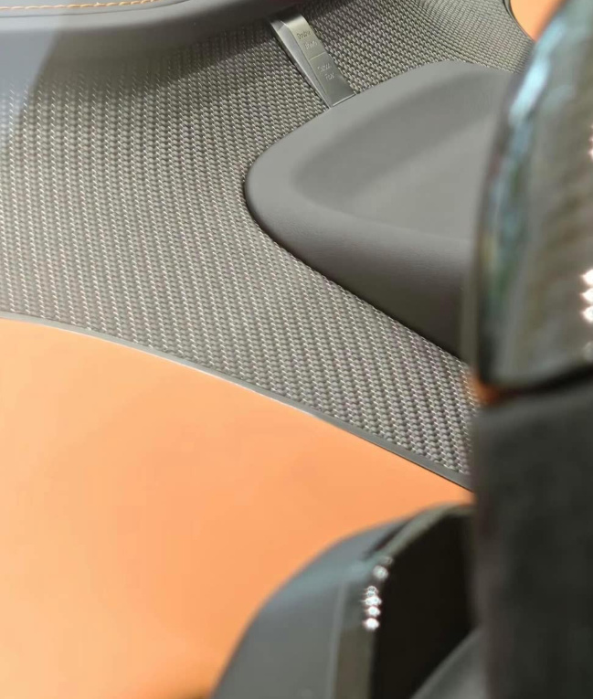 雷軍又藏價了!參數(shù)直逼百萬級豪車,小米YU7這次想賣多少?