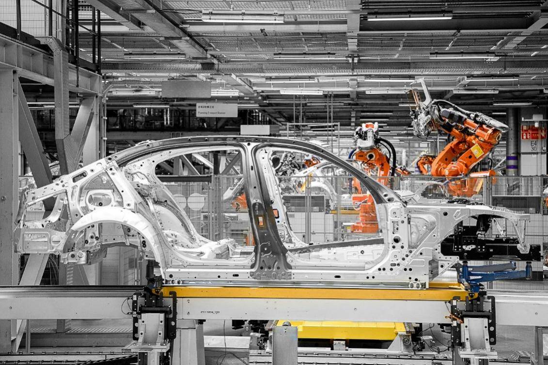 電動(dòng)化浪潮下,寶馬堅(jiān)守駕駛初心