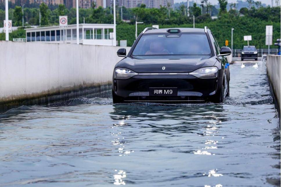 從顛覆到引領(lǐng):問界M9重構(gòu)中國高端市場的三重密碼