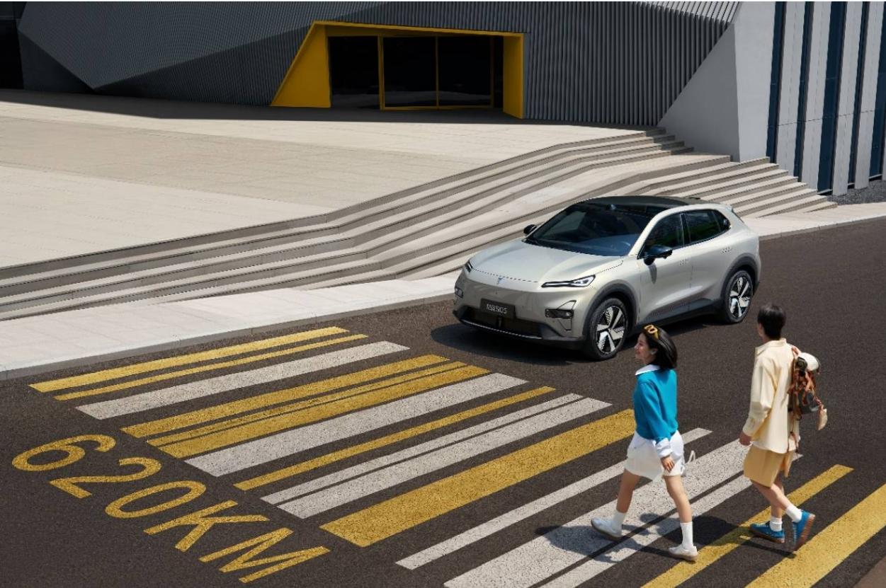 12.99萬(wàn)起!深藍(lán)S05超長(zhǎng)續(xù)航版上市,續(xù)航620公里+零重力座椅