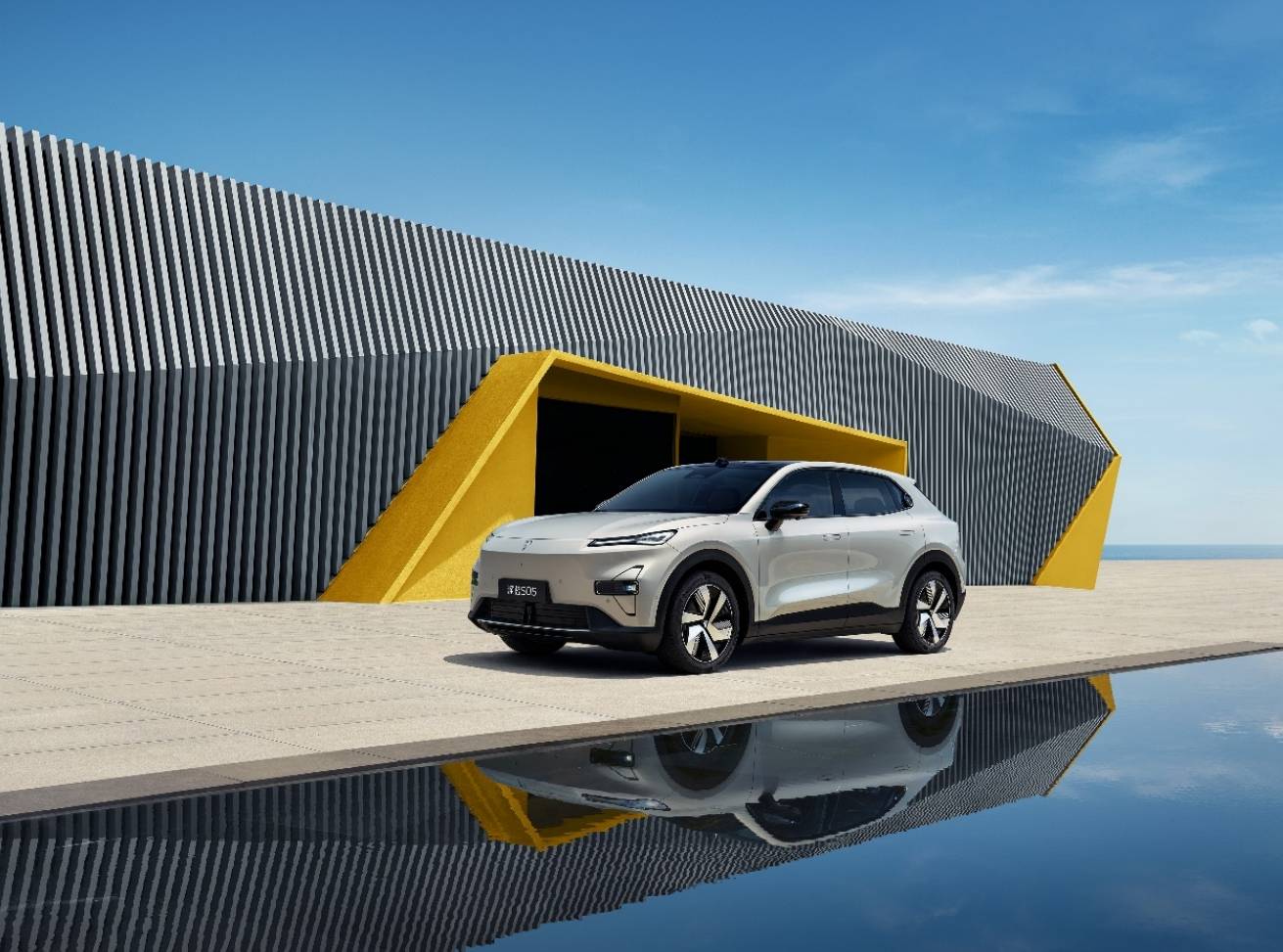 12.99萬(wàn)起!深藍(lán)S05超長(zhǎng)續(xù)航版上市,續(xù)航620公里+零重力座椅