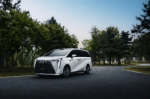 “含華量最高”的這款車,才是新能源豪華MPV應有的樣子