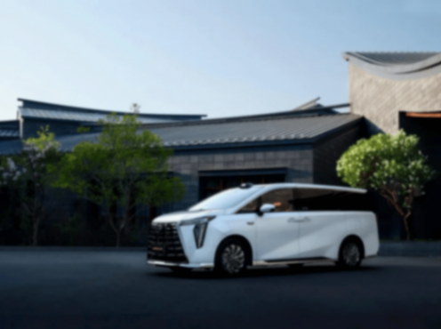 “含華量最高”的這款車,才是新能源豪華MPV應有的樣子