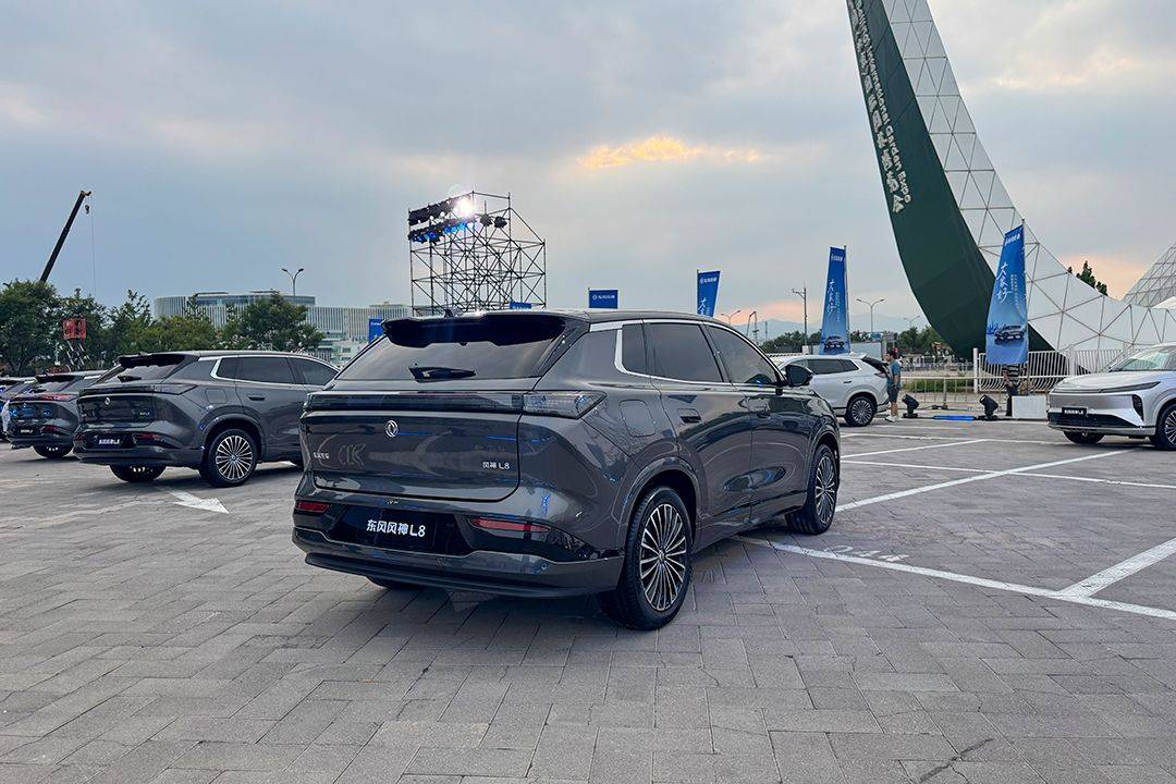 12.99萬(wàn)元起,軸距2米9的平民SUV,東風(fēng)風(fēng)神L8硬核預(yù)售