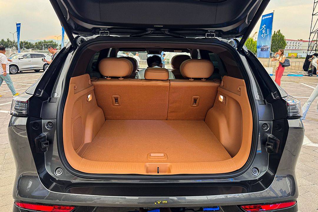 12.99萬(wàn)元起,軸距2米9的平民SUV,東風(fēng)風(fēng)神L8硬核預(yù)售