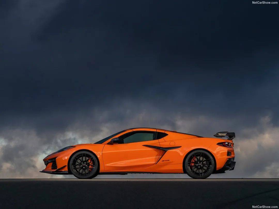 上千臺(tái)老款克爾維特Z06砸手里,只能給新款與更強(qiáng)的ZR1X讓位