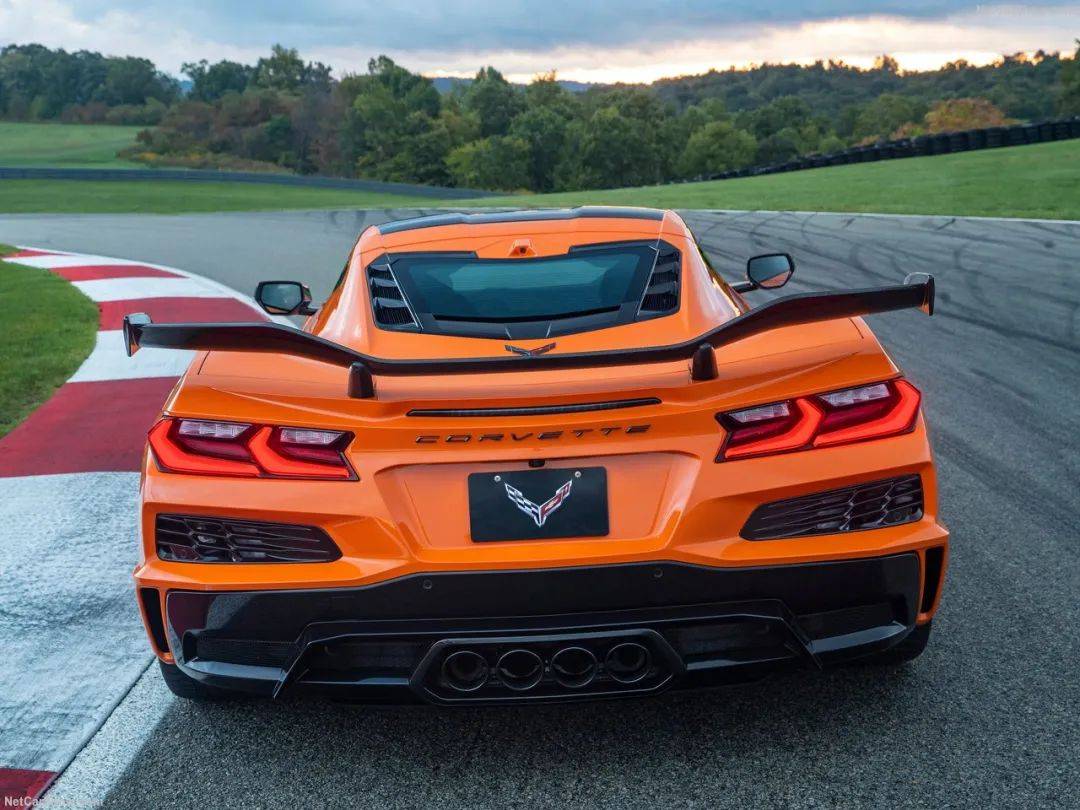 上千臺(tái)老款克爾維特Z06砸手里,只能給新款與更強(qiáng)的ZR1X讓位