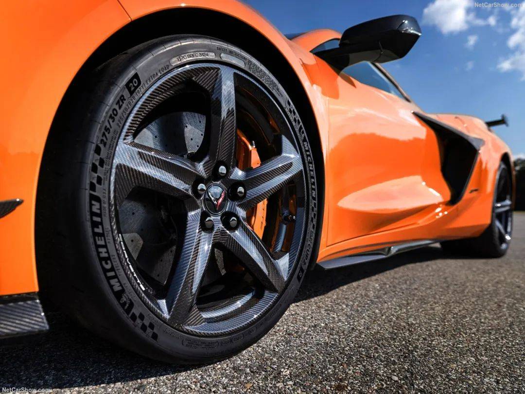 上千臺(tái)老款克爾維特Z06砸手里,只能給新款與更強(qiáng)的ZR1X讓位