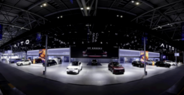 智慧重塑豪華，問界攜全家族車型驚艷亮相2025重慶智博會