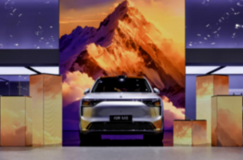 智慧重塑豪華，問界攜全家族車型驚艷亮相2025重慶智博會