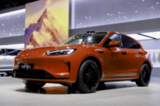 智慧重塑豪華，問界攜全家族車型驚艷亮相2025重慶智博會