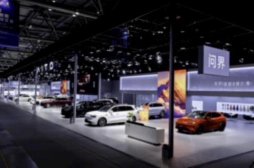 智慧重塑豪華，問界攜全家族車型驚艷亮相2025重慶智博會